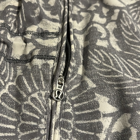 Lululemon jacket - Picture 4 of 6